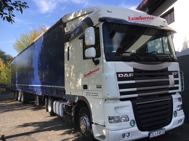 Zestaw DAF XF z naczepą plandekową