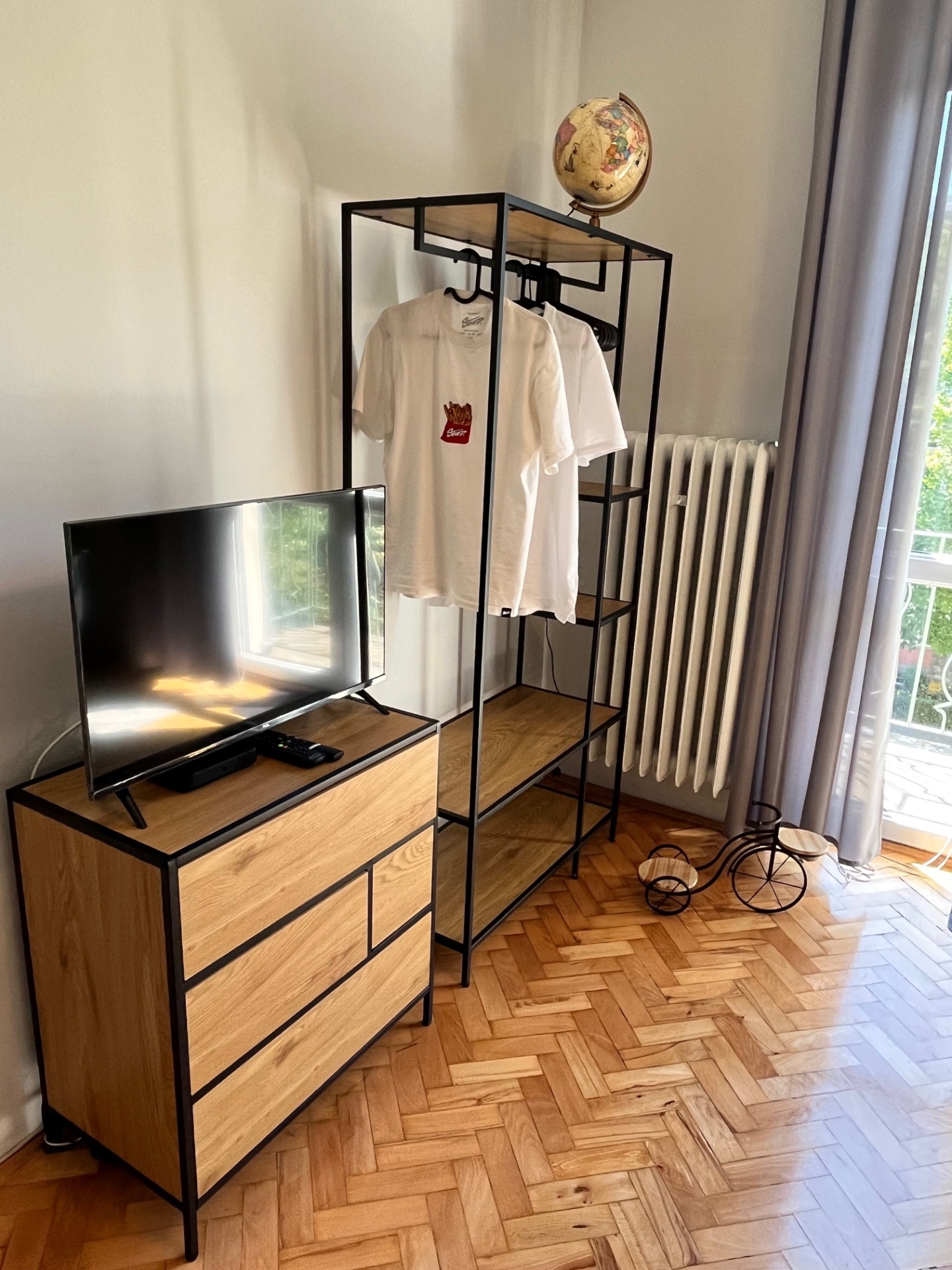 Telewizor i miejsce do przechowywania