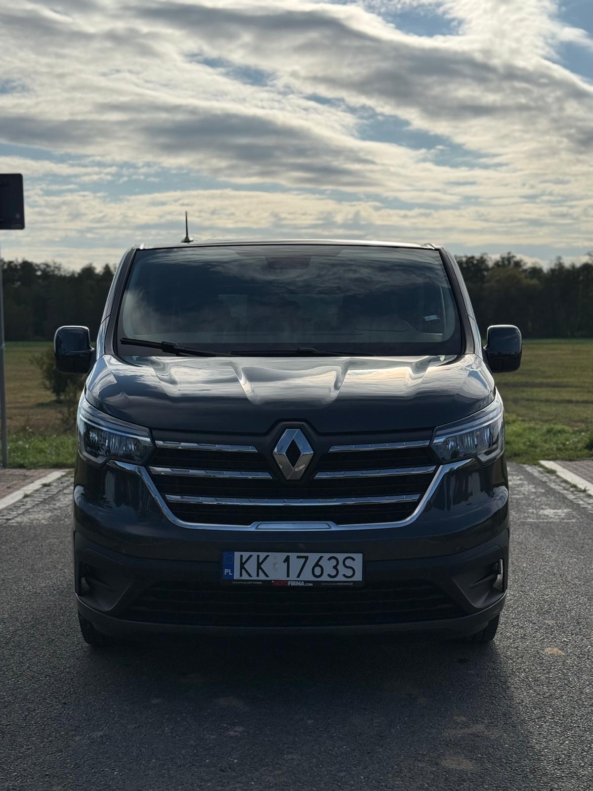Renault Trafic — przód, ujęcie 2